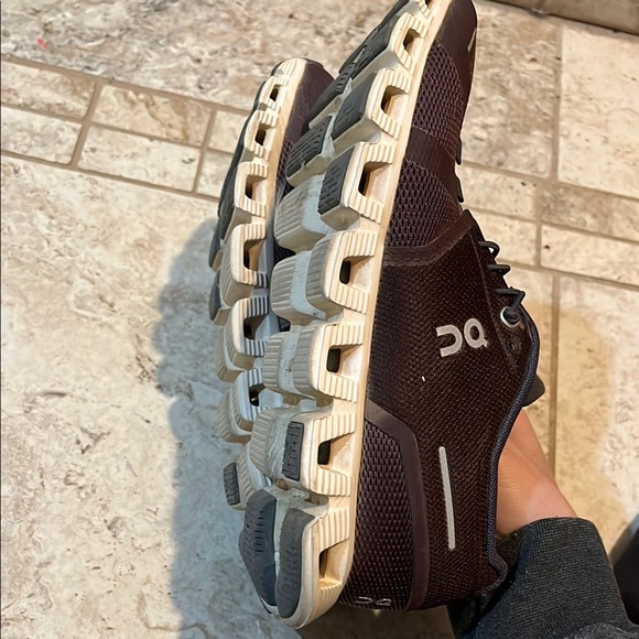 Maroon On Cloud 5 - Picture 6 of 7